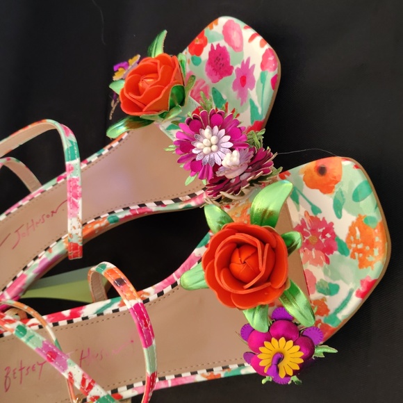 Betsey Johnson Erik Multicolor Floral Heels with 3D Flowers – Size 8 - Picture 9 of 13